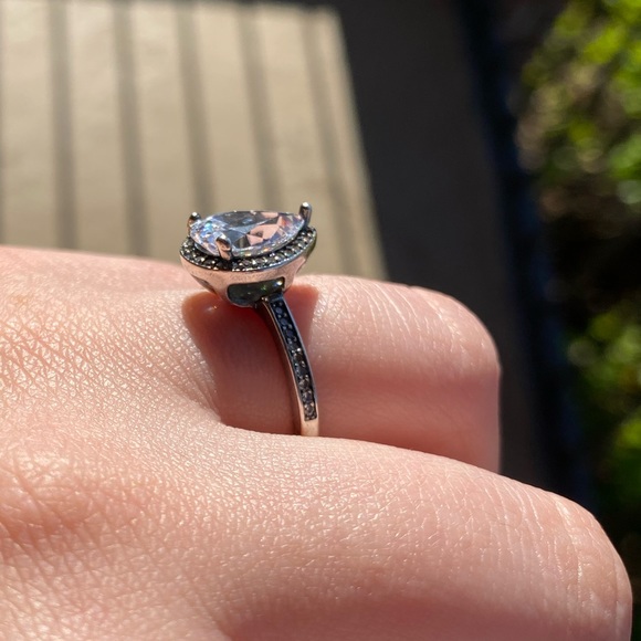 ☀️ Cubic Zirconia Teardrop Engagement Wedding Ring - Size 8 - Picture 3 of 8